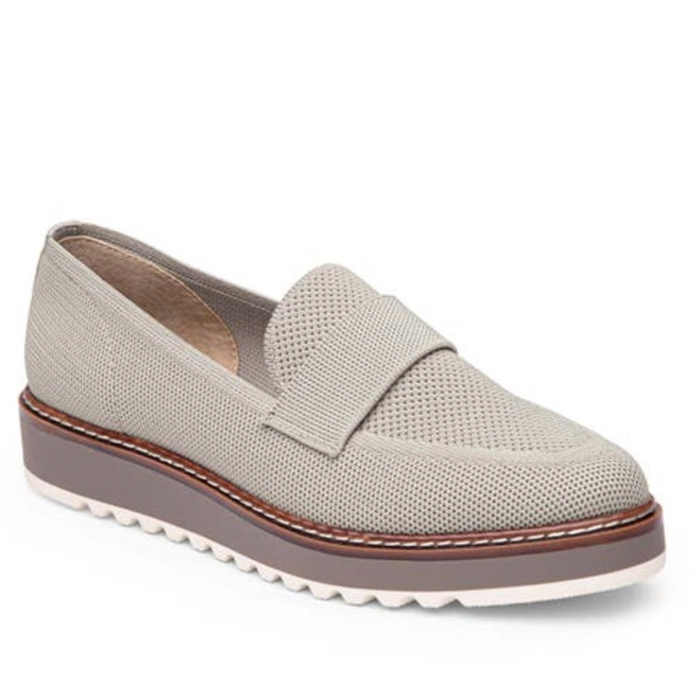 Me Too Taupe Barrett Loafers, 9M Women’s